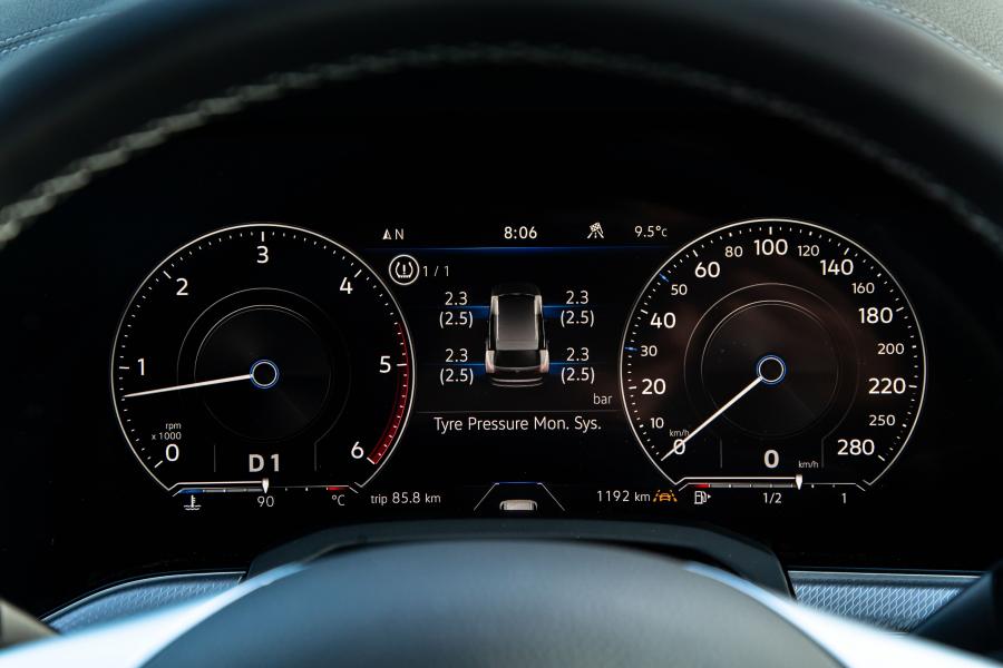 Панель приборов Volkswagen Touareg V6 TDI R-Line 2018 года  (ZA) (фото 4 из 32)